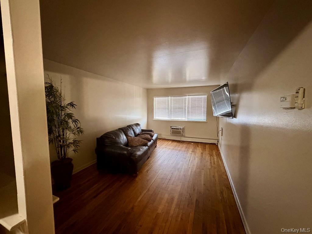 #7 photo, 1264 Metcalf Avenue, Bronx , NY 10472