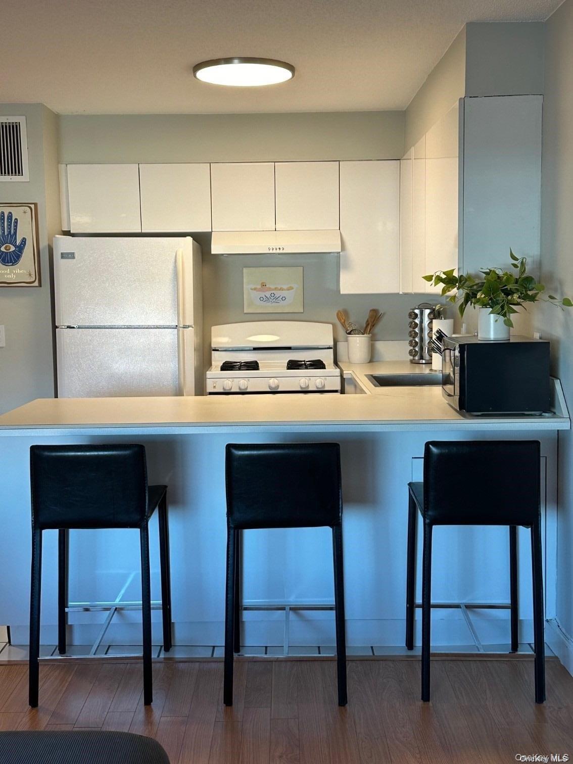 #3 photo, 170 W Broadway Street, Long Beach , NY 11561