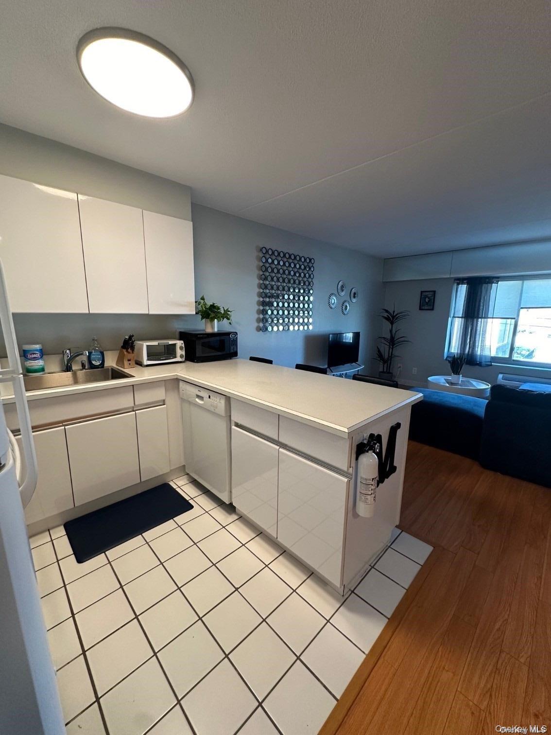 #5 photo, 170 W Broadway Street, Long Beach , NY 11561