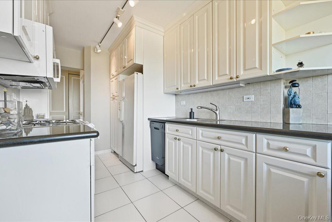 #17 photo, 26910 Grand Central Parkway, Floral Park , NY 11005