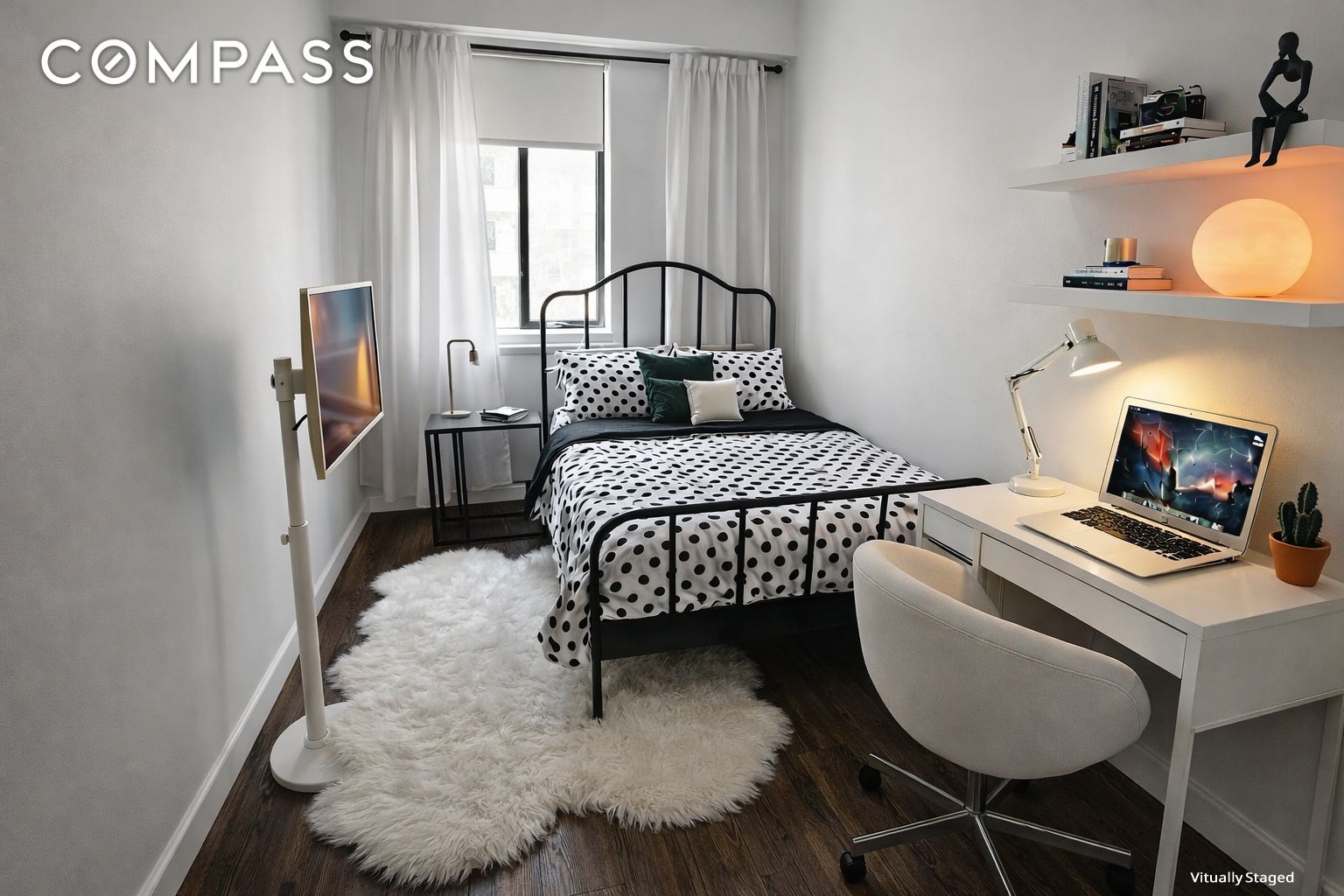 #8 photo, 408 8th Avenue, Chelsea , NY 10001