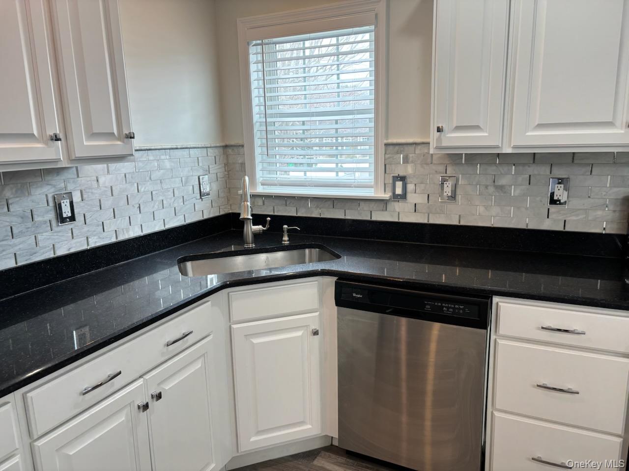 #5 photo, 1661 OLD COUNTRY Road, Riverhead , NY 11901