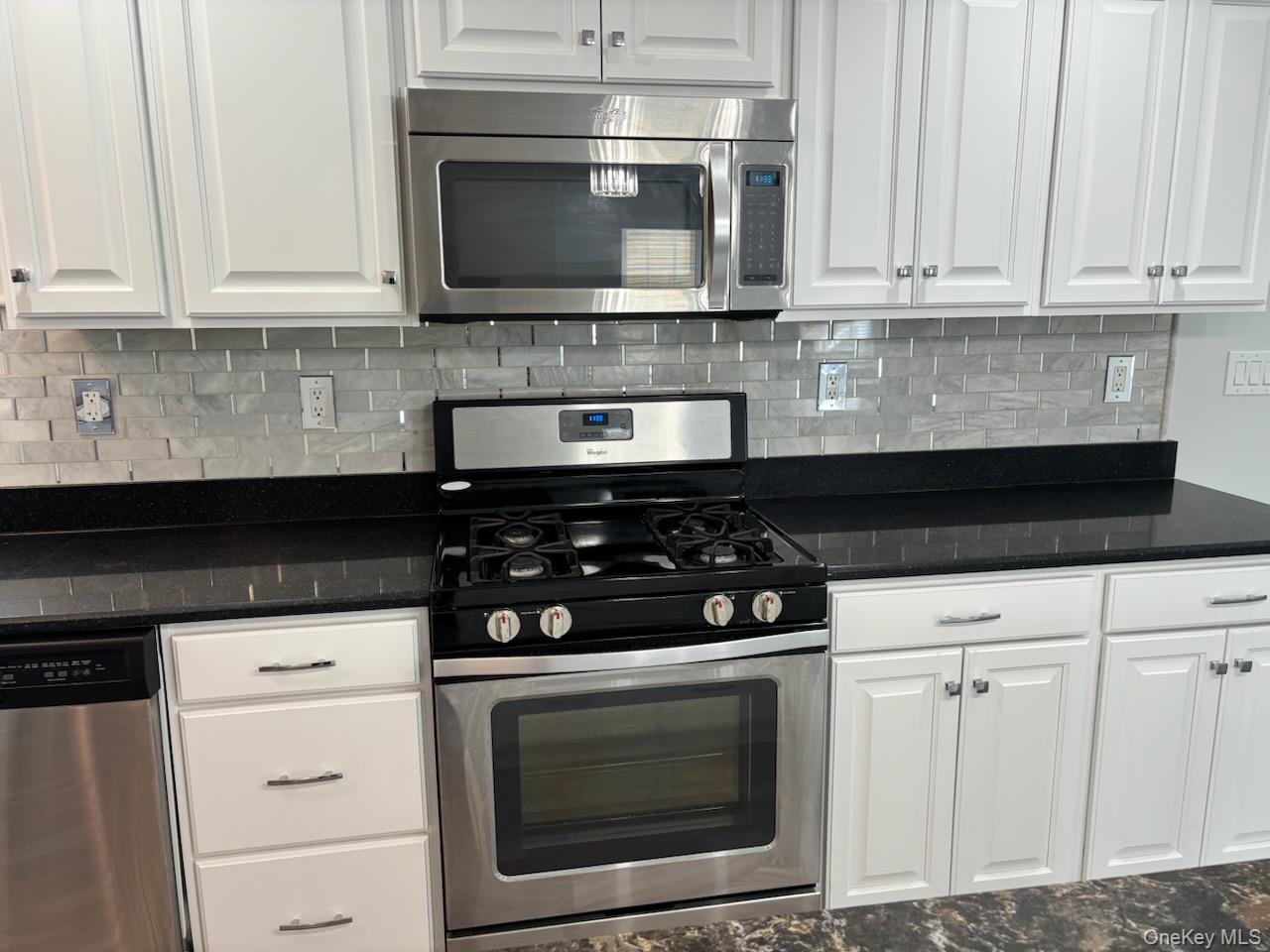 #6 photo, 1661 OLD COUNTRY Road, Riverhead , NY 11901