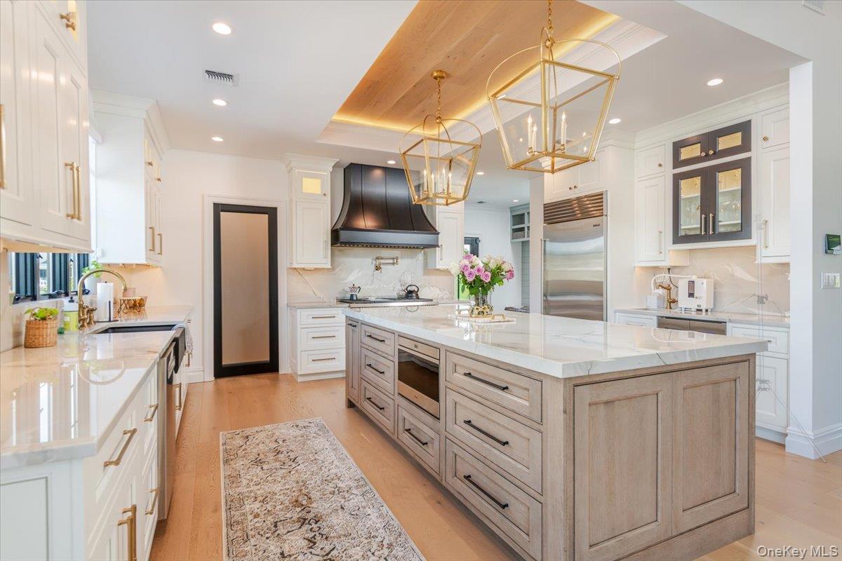 #11 photo, 10 SKYLARK Road, Massapequa Park , NY 11762