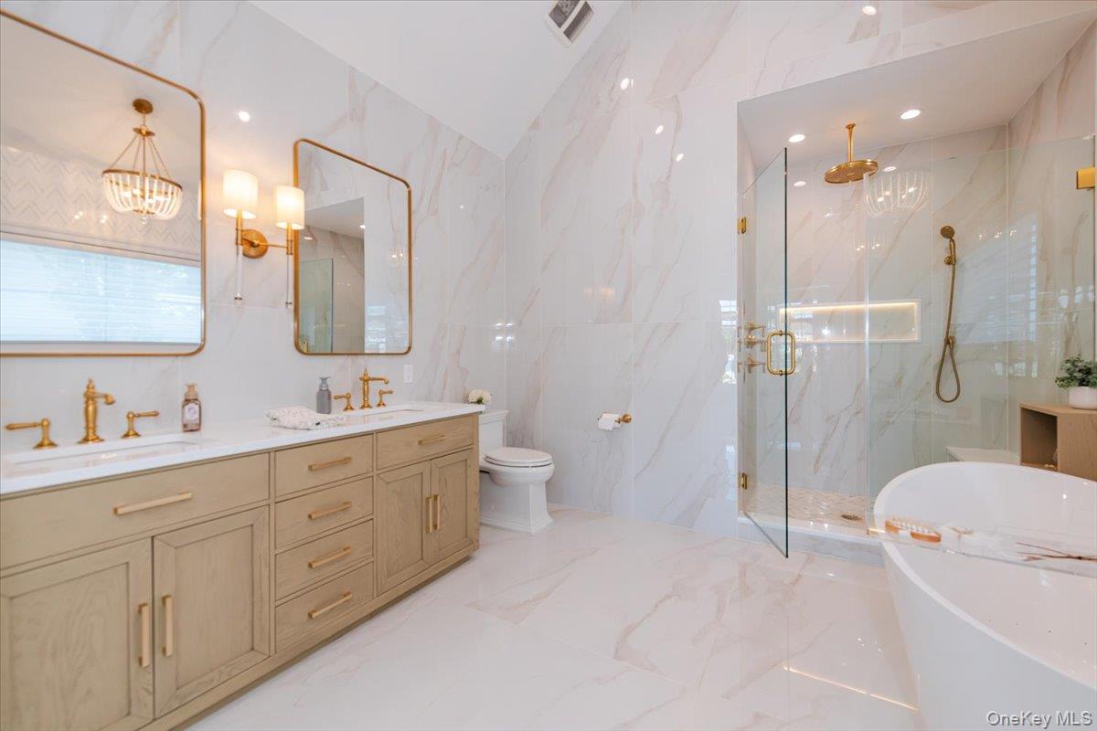 #20 photo, 10 SKYLARK Road, Massapequa Park , NY 11762