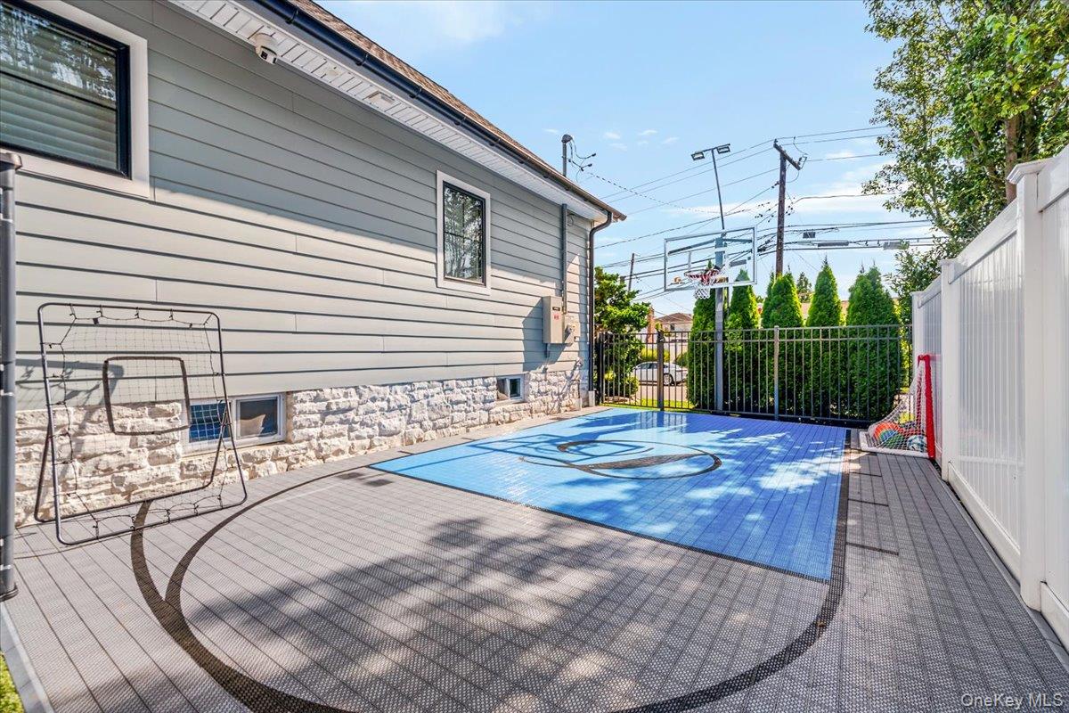 #3 photo, 10 SKYLARK Road, Massapequa Park , NY 11762