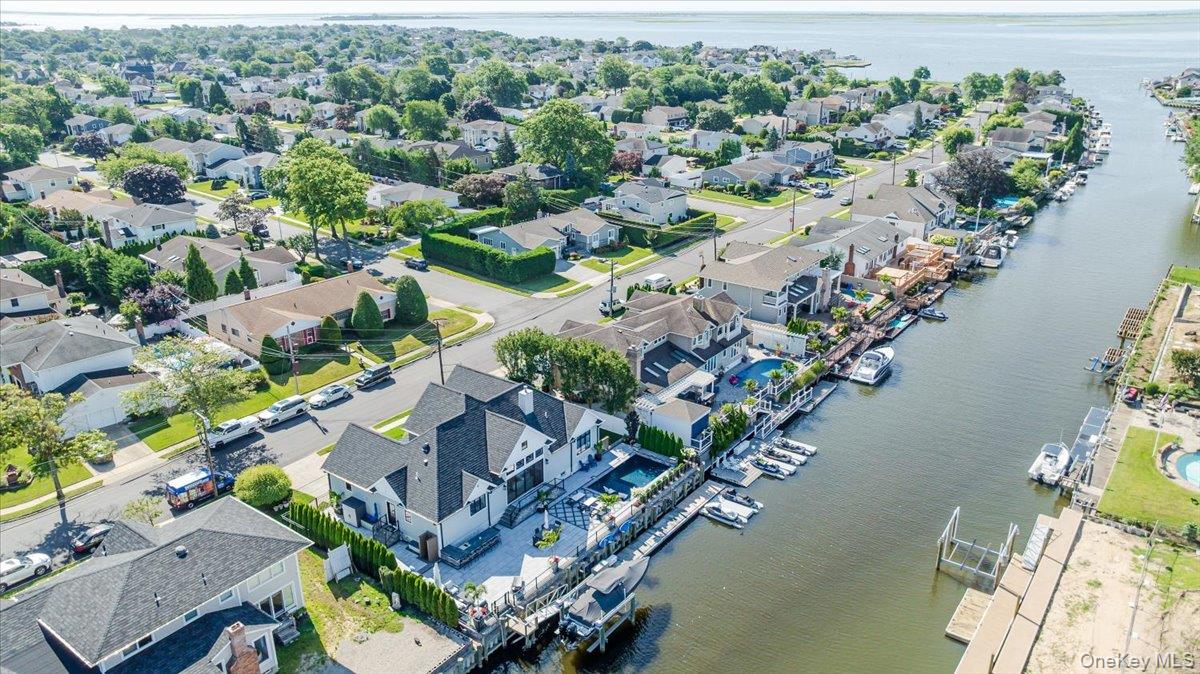 #4 photo, 10 SKYLARK Road, Massapequa Park , NY 11762