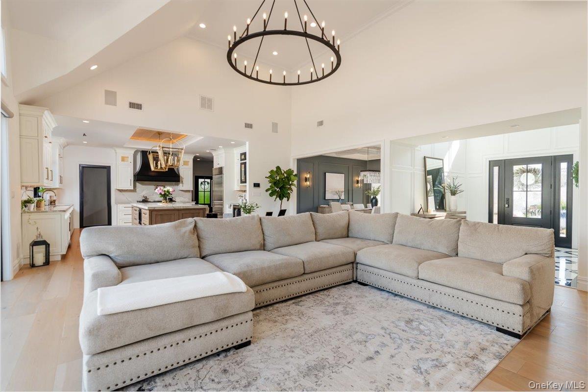 #7 photo, 10 SKYLARK Road, Massapequa Park , NY 11762