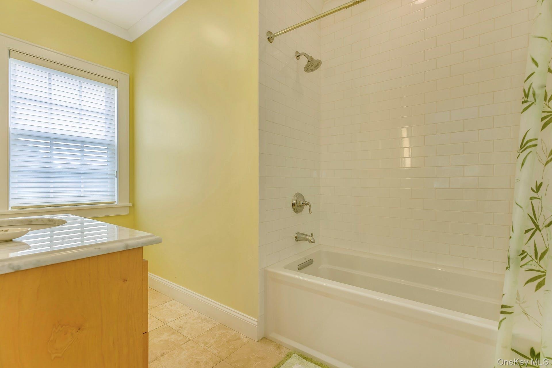 #15 photo, 590 Soundview Av Ext, מחוז סאפוק Southold , NY 11971