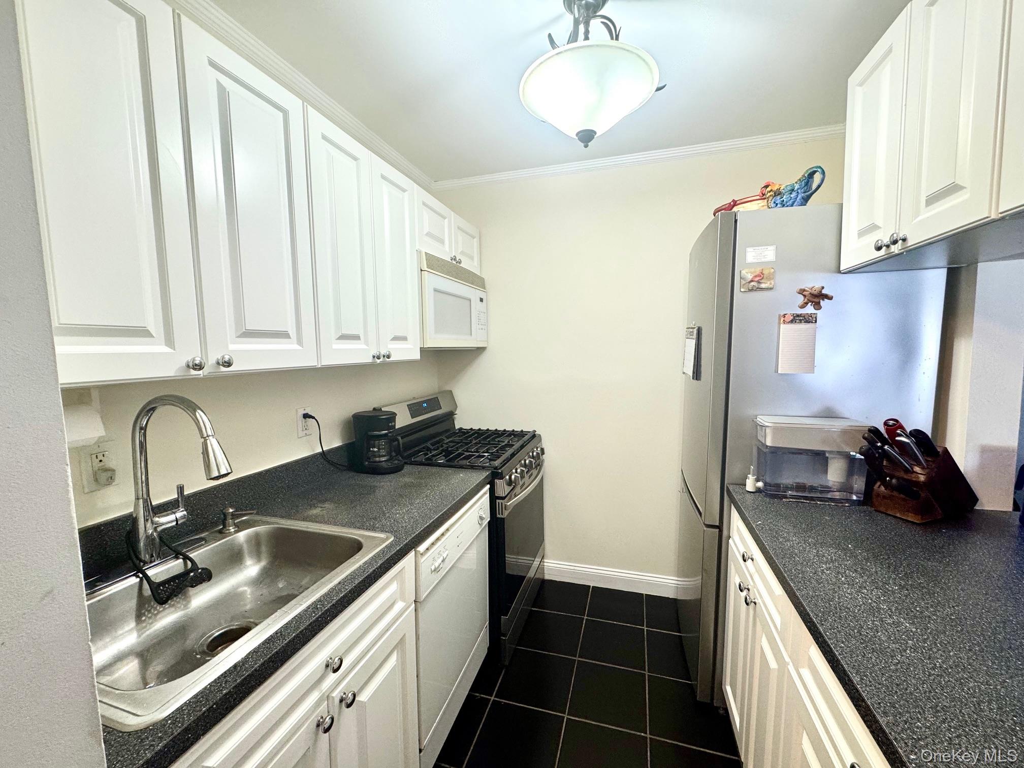 #4 photo, 1 Aspen Court, Coram , NY 11727