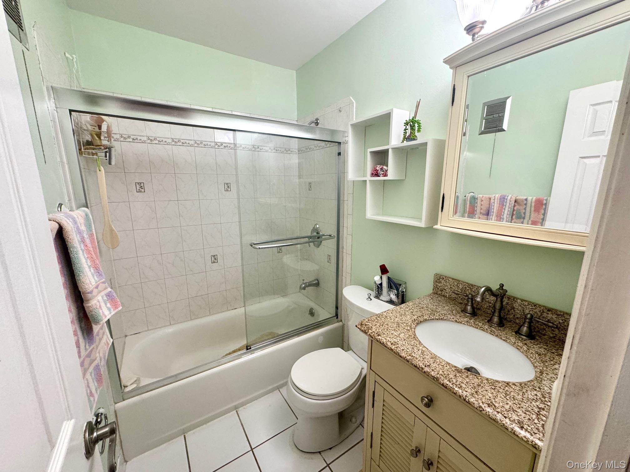 #5 photo, 1 Aspen Court, Coram , NY 11727