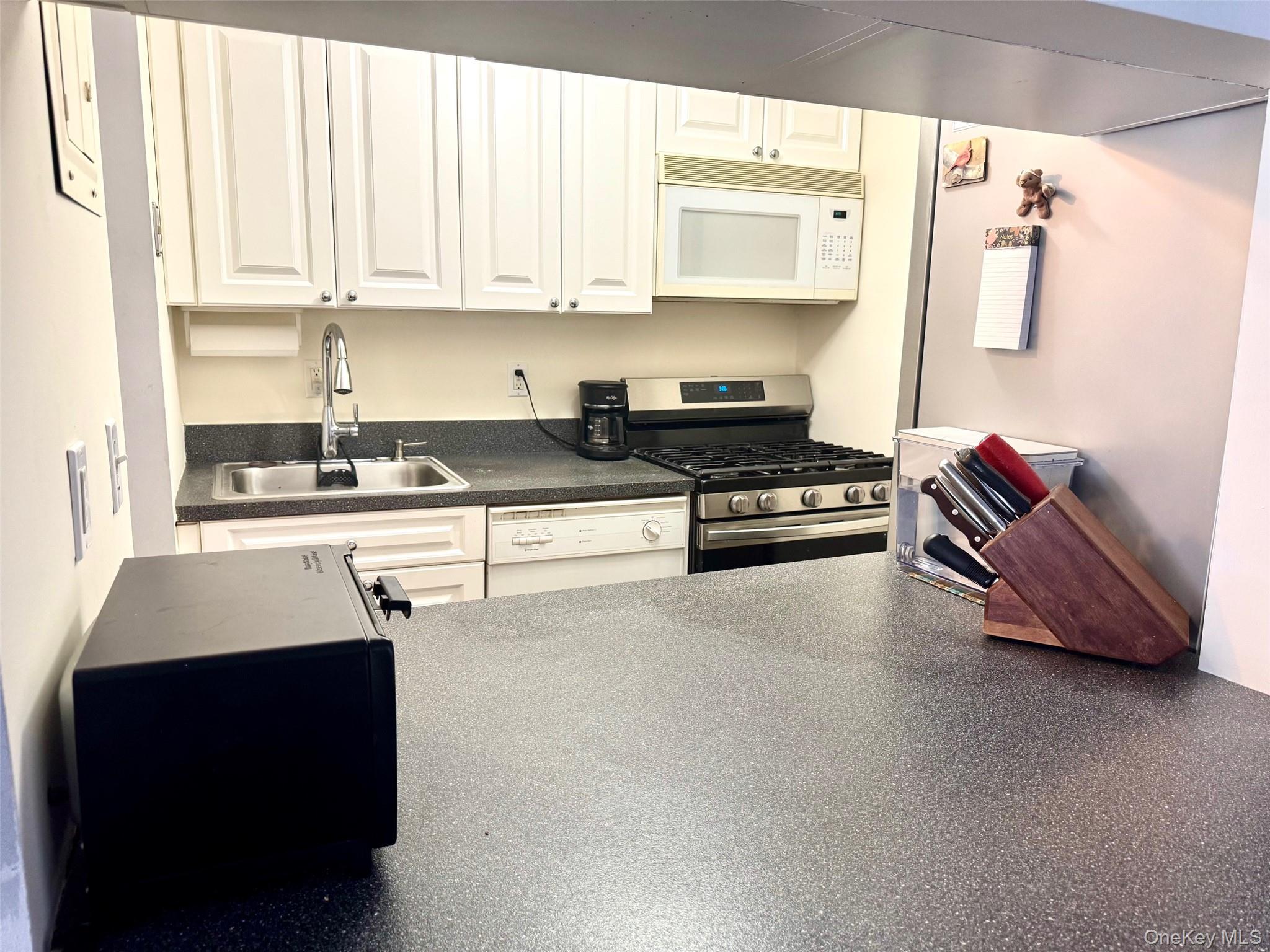 #9 photo, 1 Aspen Court, Coram , NY 11727