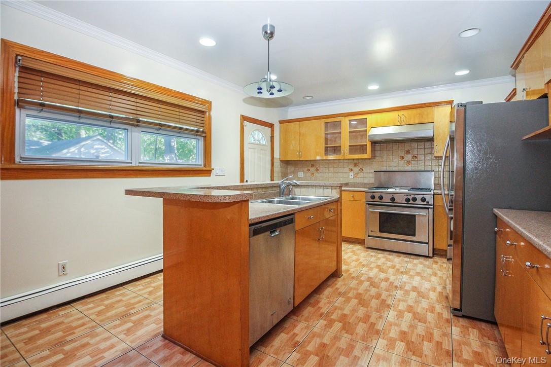 #12 photo, 237 Coligni Avenue, New Rochelle , NY 10801