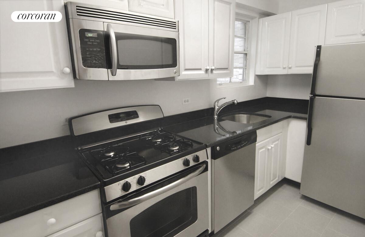 #4 photo, 230 E 79TH Street, मैनहटन Lenox Hill , NY 10075