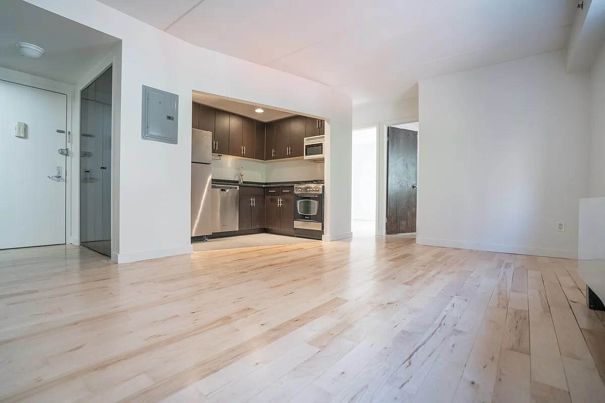 #11 photo, 1810 3RD Avenue, East Harlem , NY 10029