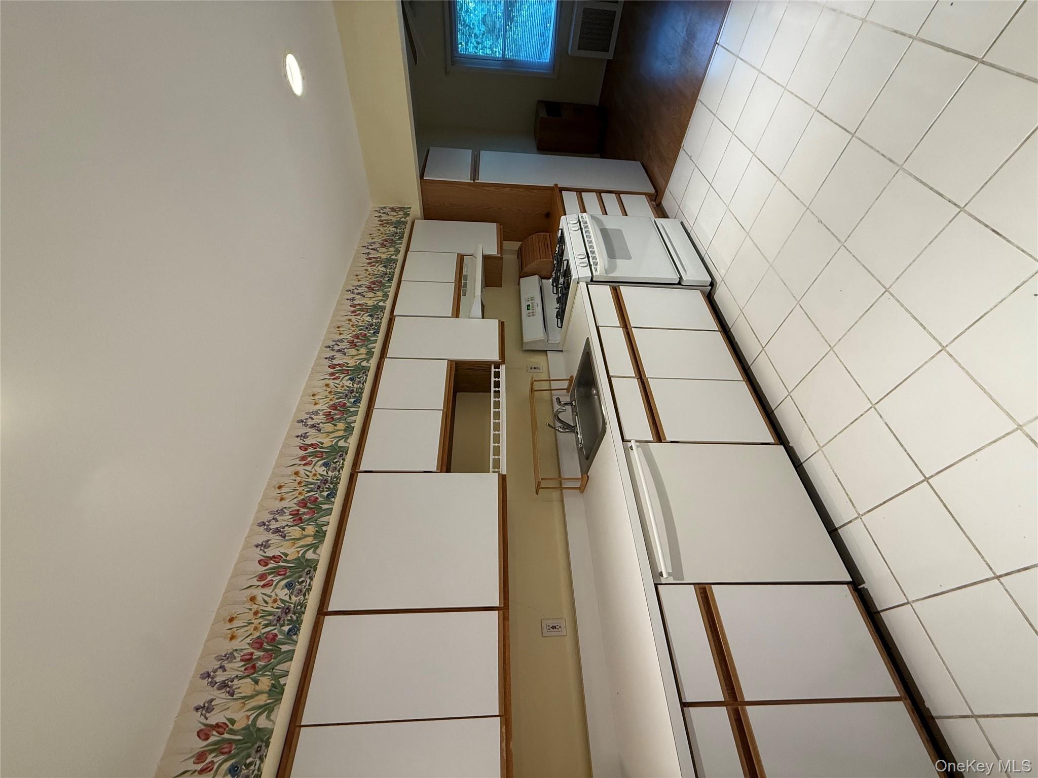 #12 photo, 63 Franklin Avenue, 롱 아일랜드 Glen Cove , NY 11542