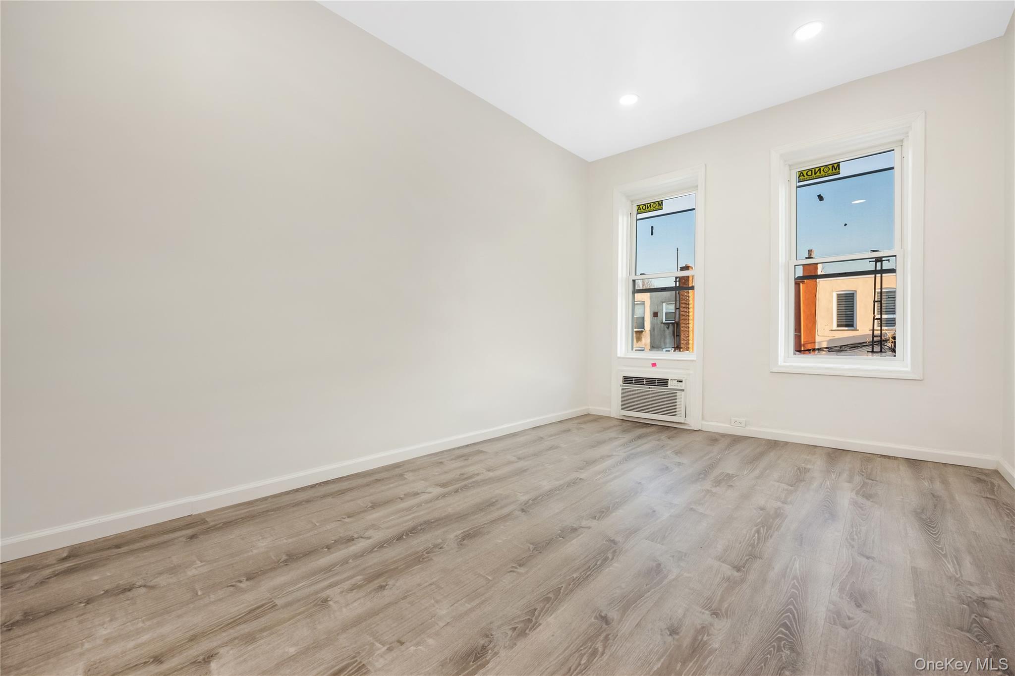 #12 photo, 6212 60th Drive, Куинс ‖ Maspeth , NY 11378