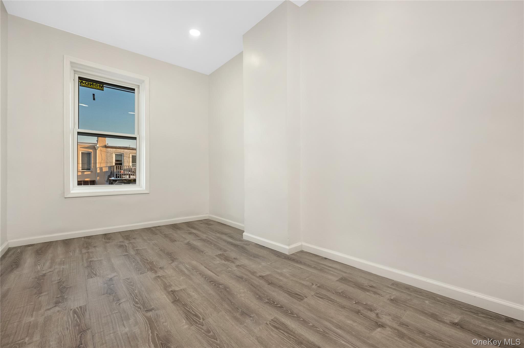 #13 photo, 6212 60th Drive, Куинс ‖ Maspeth , NY 11378