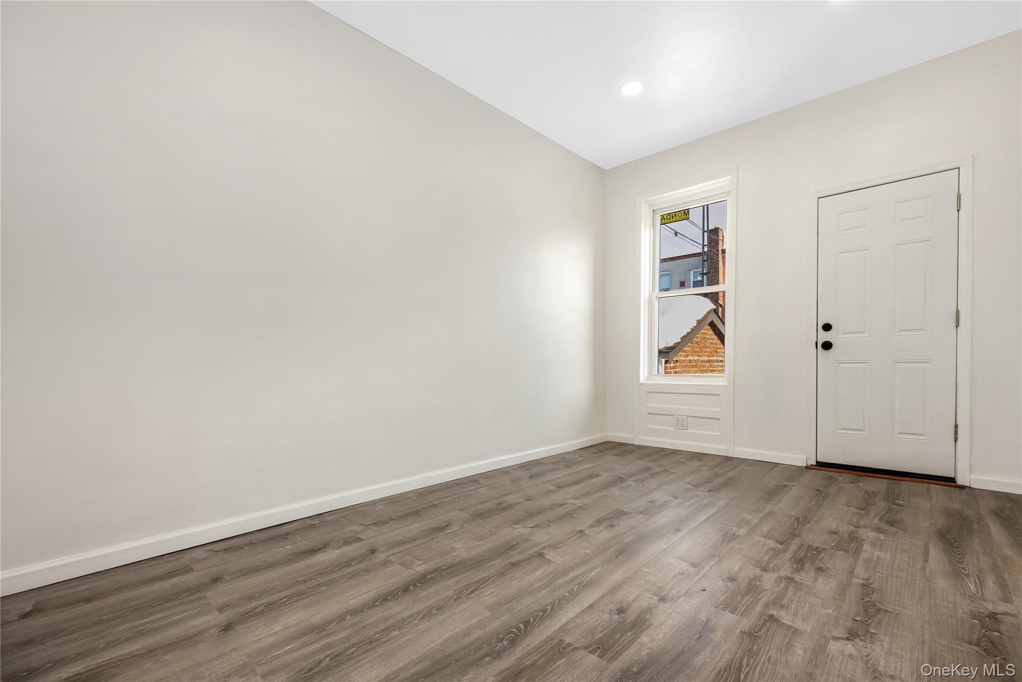 #9 photo, 6212 60th Drive, Куинс ‖ Maspeth , NY 11378