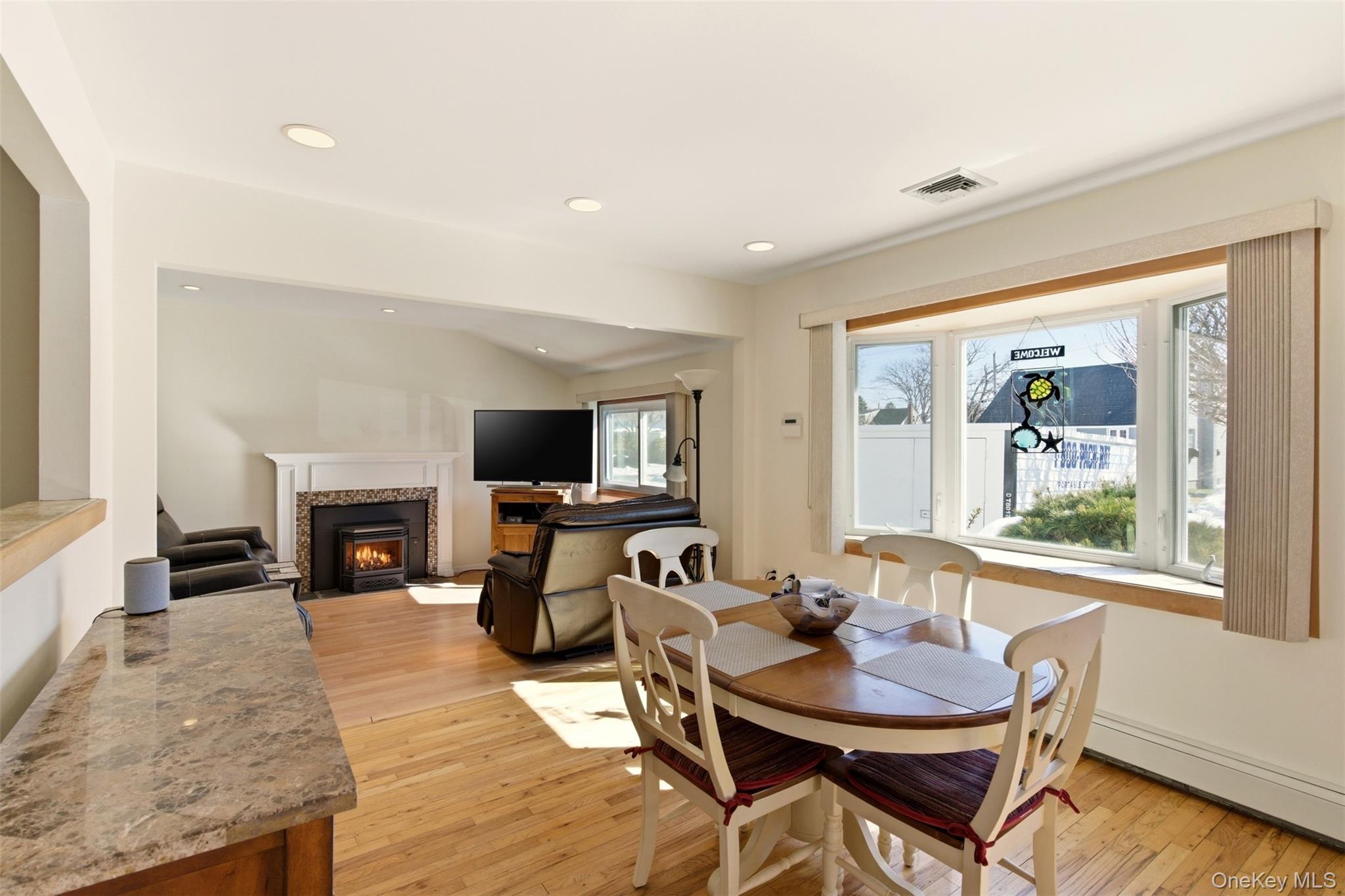 #6 photo, 175 Van Buren Street, 롱 아일랜드 West Babylon , NY 11704