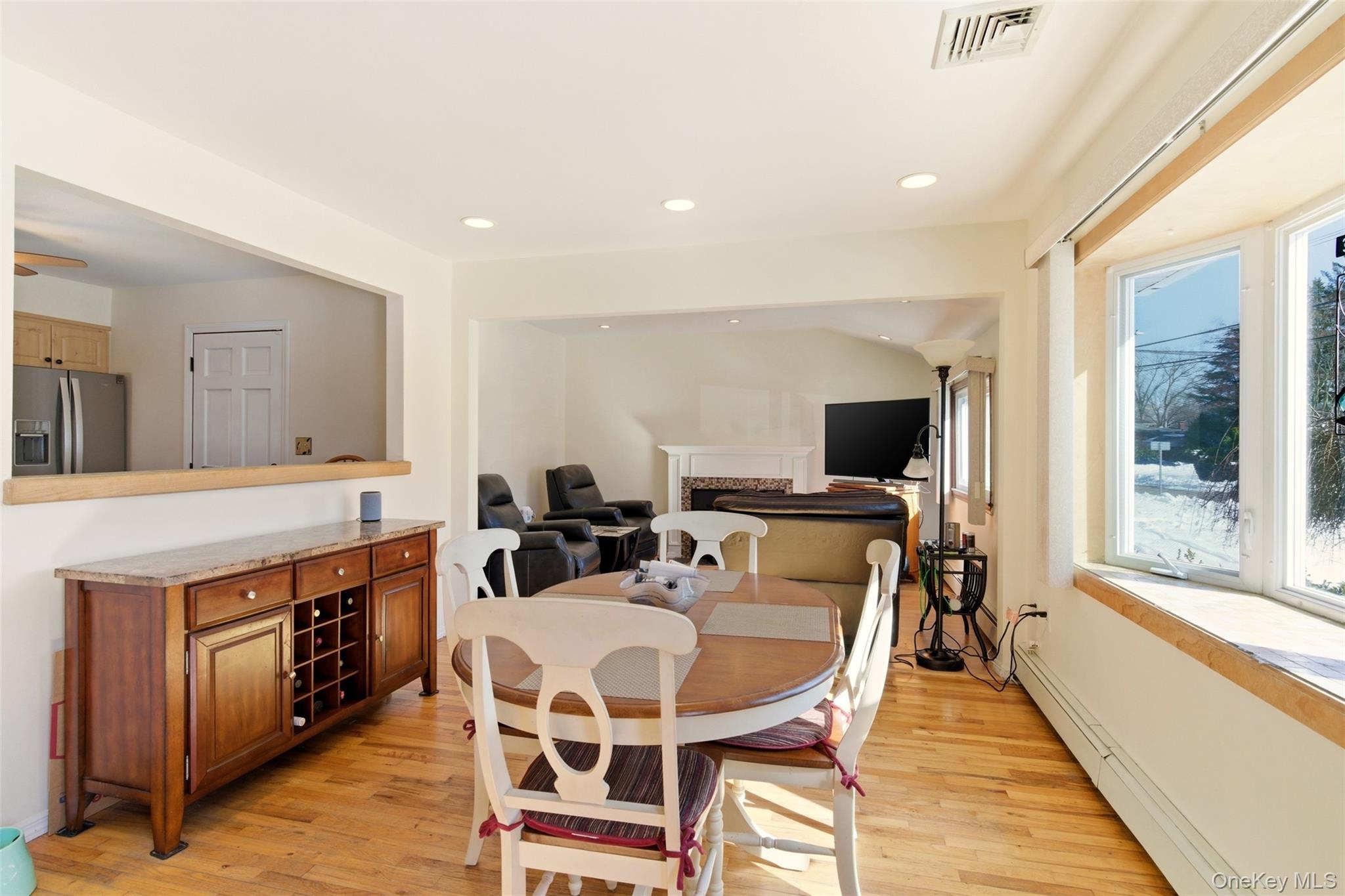 #7 photo, 175 Van Buren Street, 롱 아일랜드 West Babylon , NY 11704