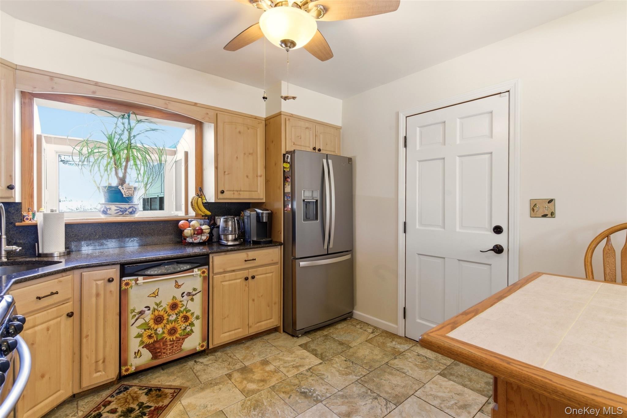 #9 photo, 175 Van Buren Street, 롱 아일랜드 West Babylon , NY 11704