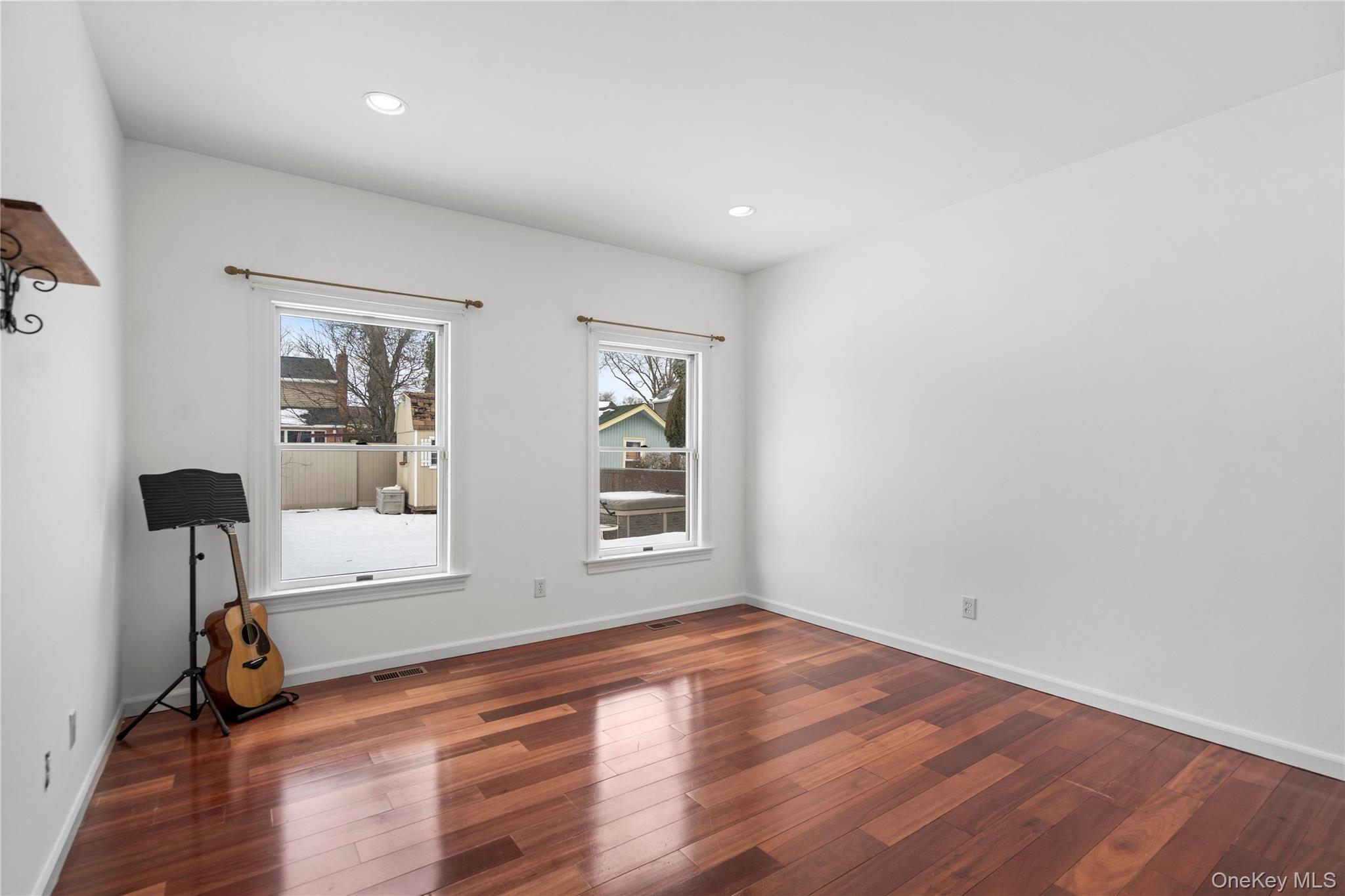 #20 photo, 5 Pine Street, מחוז נסאו Plainview , NY 11803