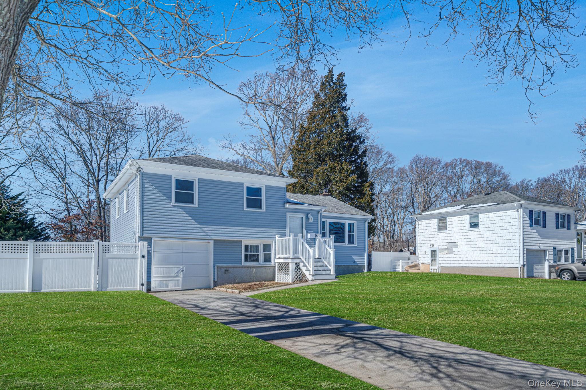 #1 photo, 122 Weaver Road, West Sayville , NY 11796