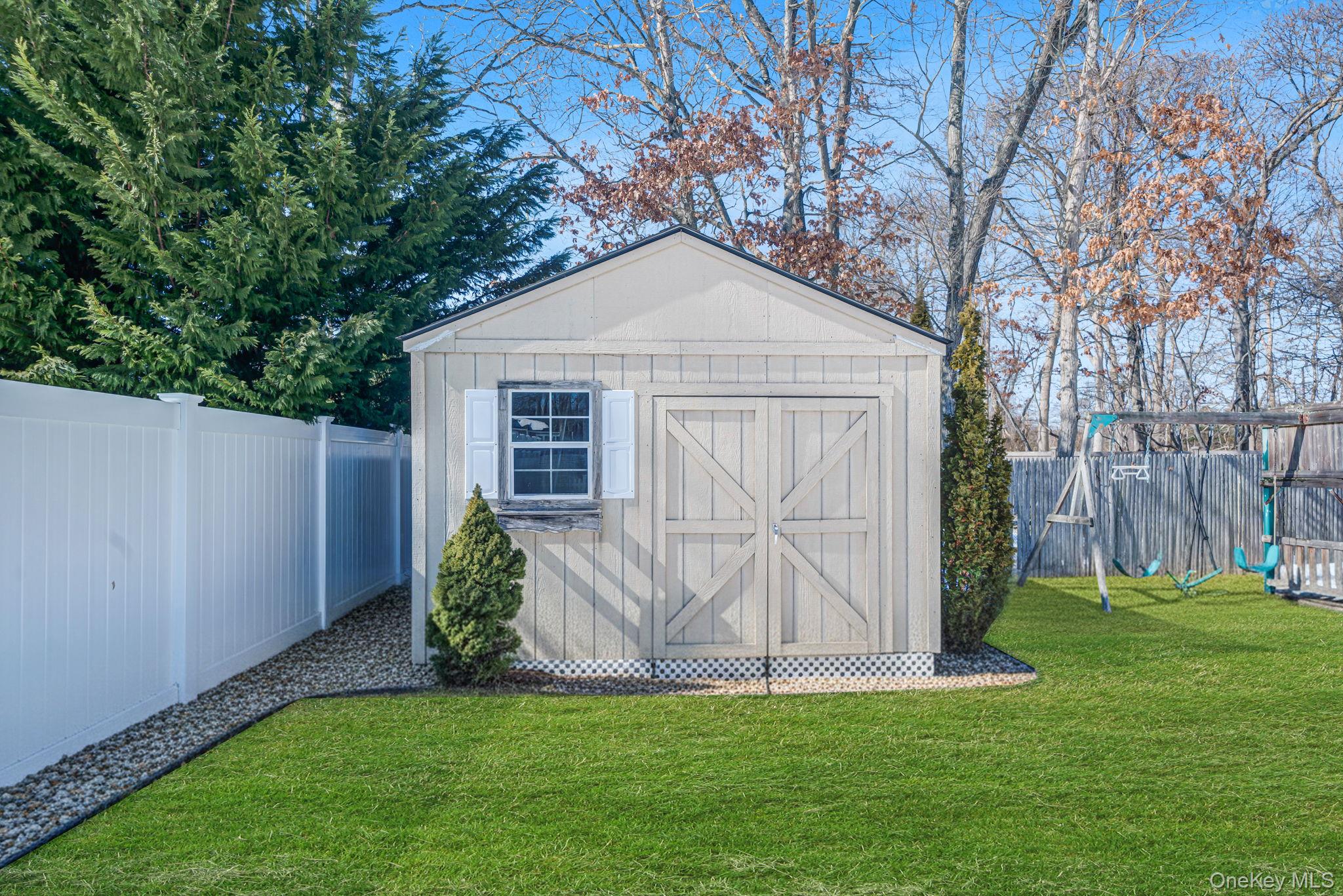 #17 photo, 122 Weaver Road, West Sayville , NY 11796