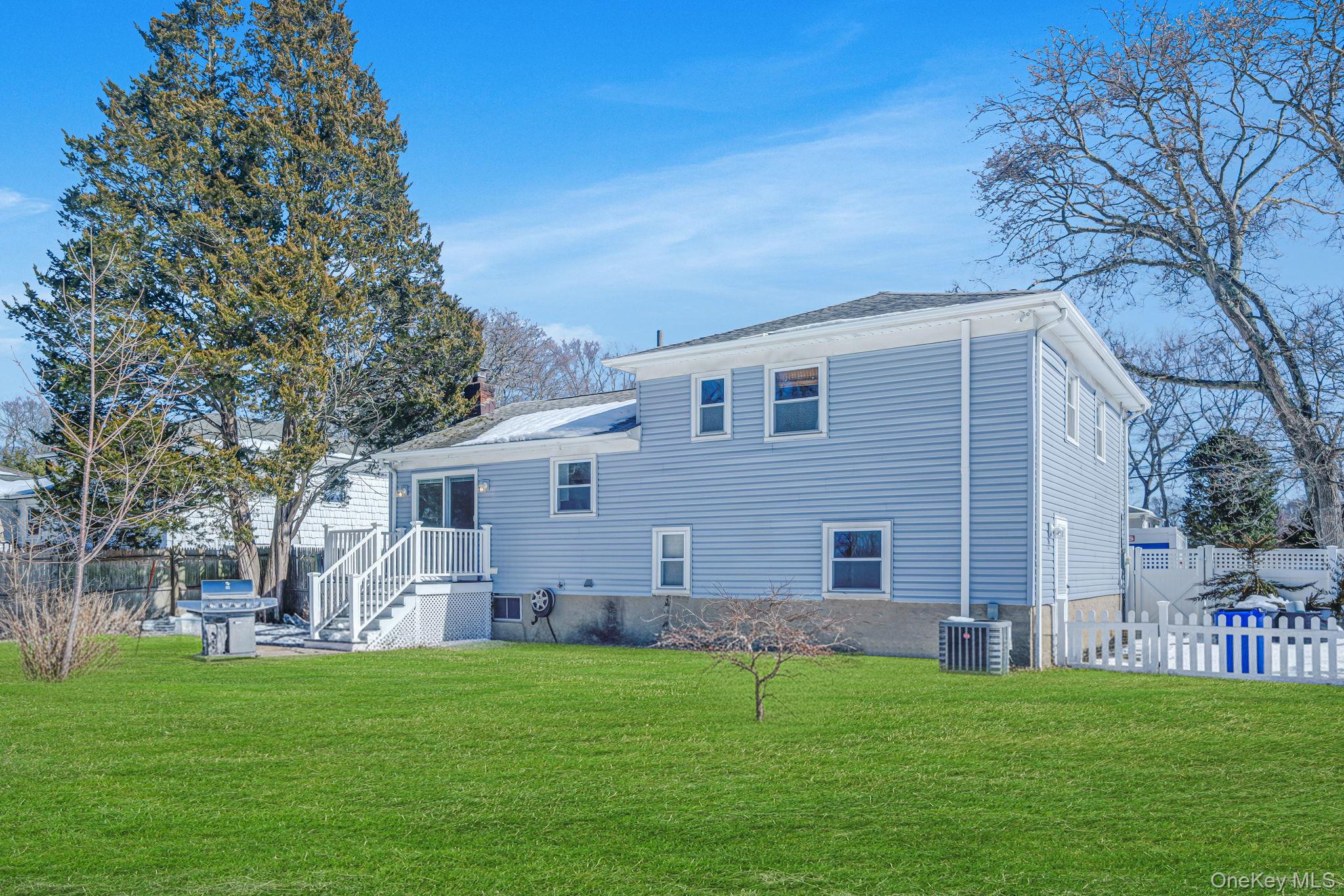 #18 photo, 122 Weaver Road, West Sayville , NY 11796