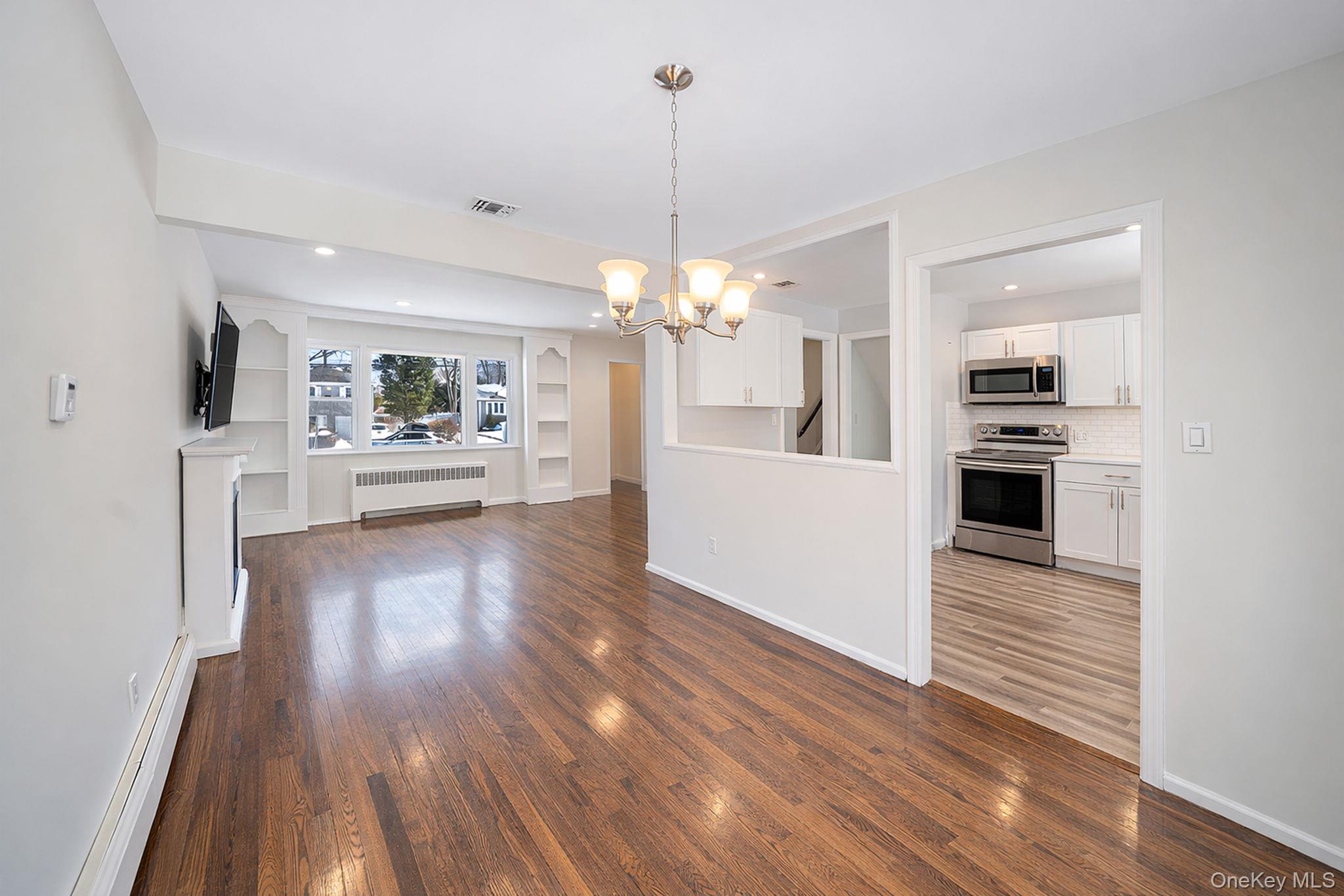 #4 photo, 122 Weaver Road, West Sayville , NY 11796