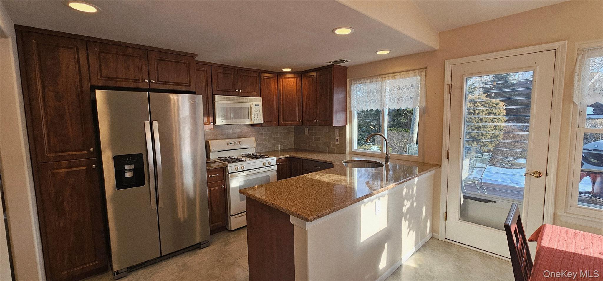 #4 photo, 2 Kismet Court, Саффолк ‖ Ridge , NY 11961