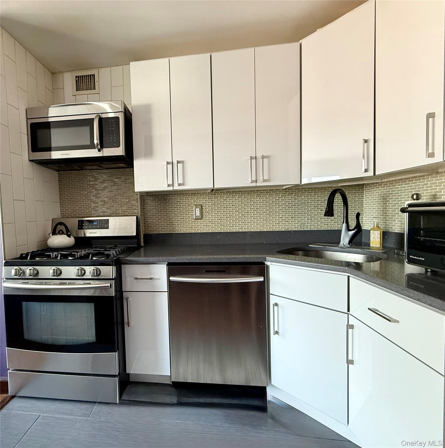 #9 photo, 8714 57th Road, Куинс ‖ Elmhurst , NY 11373