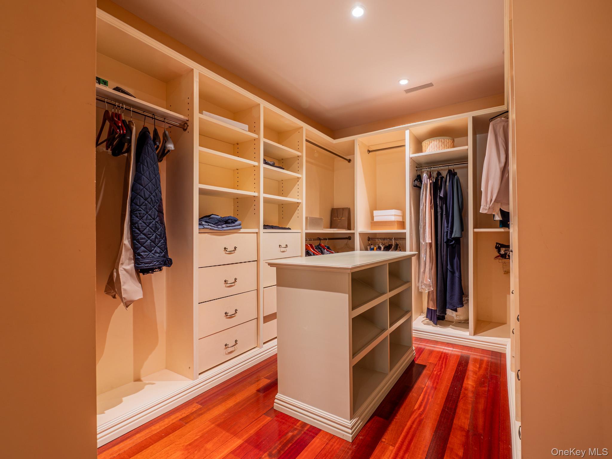 #18 photo, Jamaica, Jamaica , NY 11432