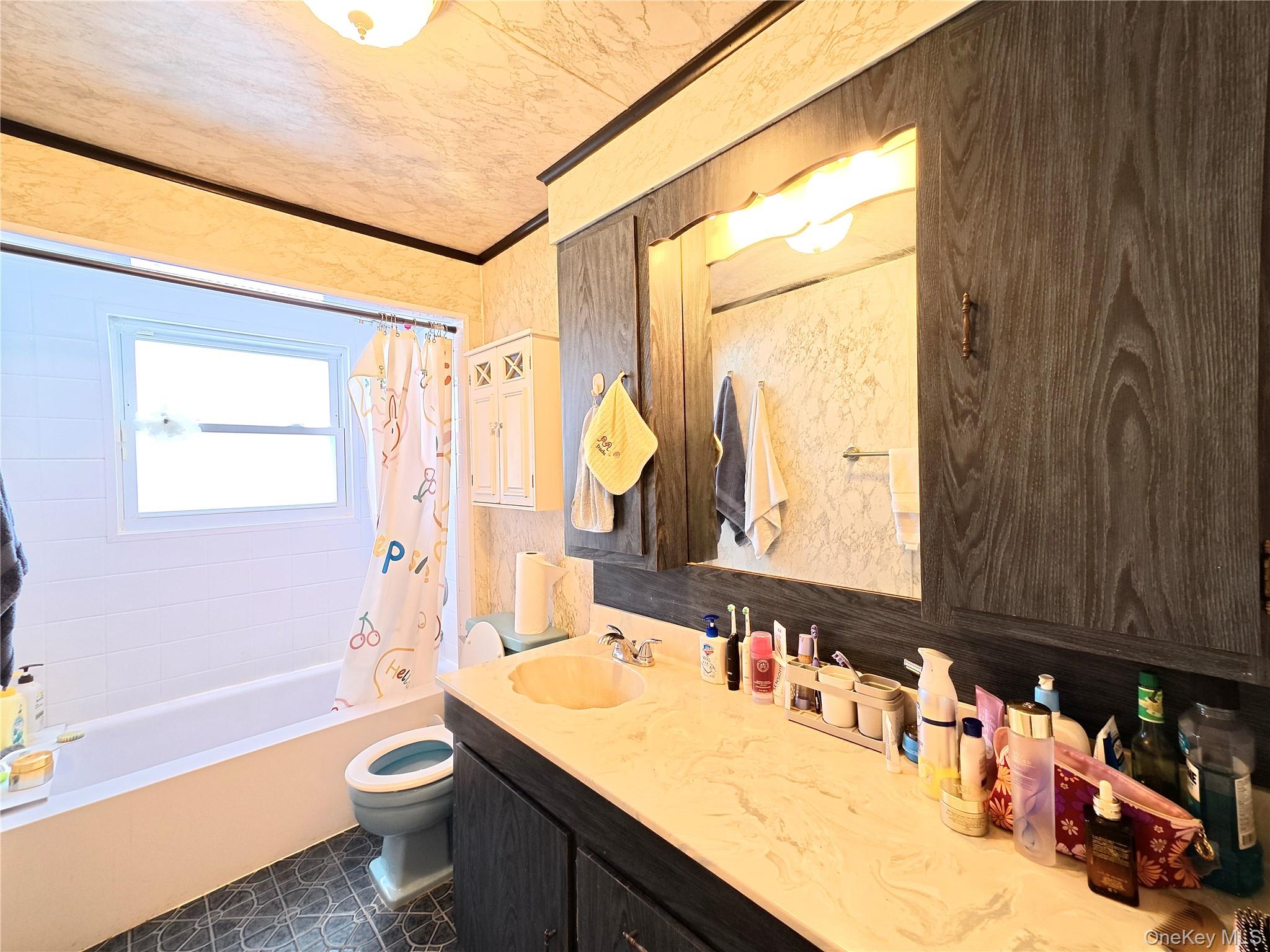 #18 photo, 10 Kings Park Road, Commack , NY 11725