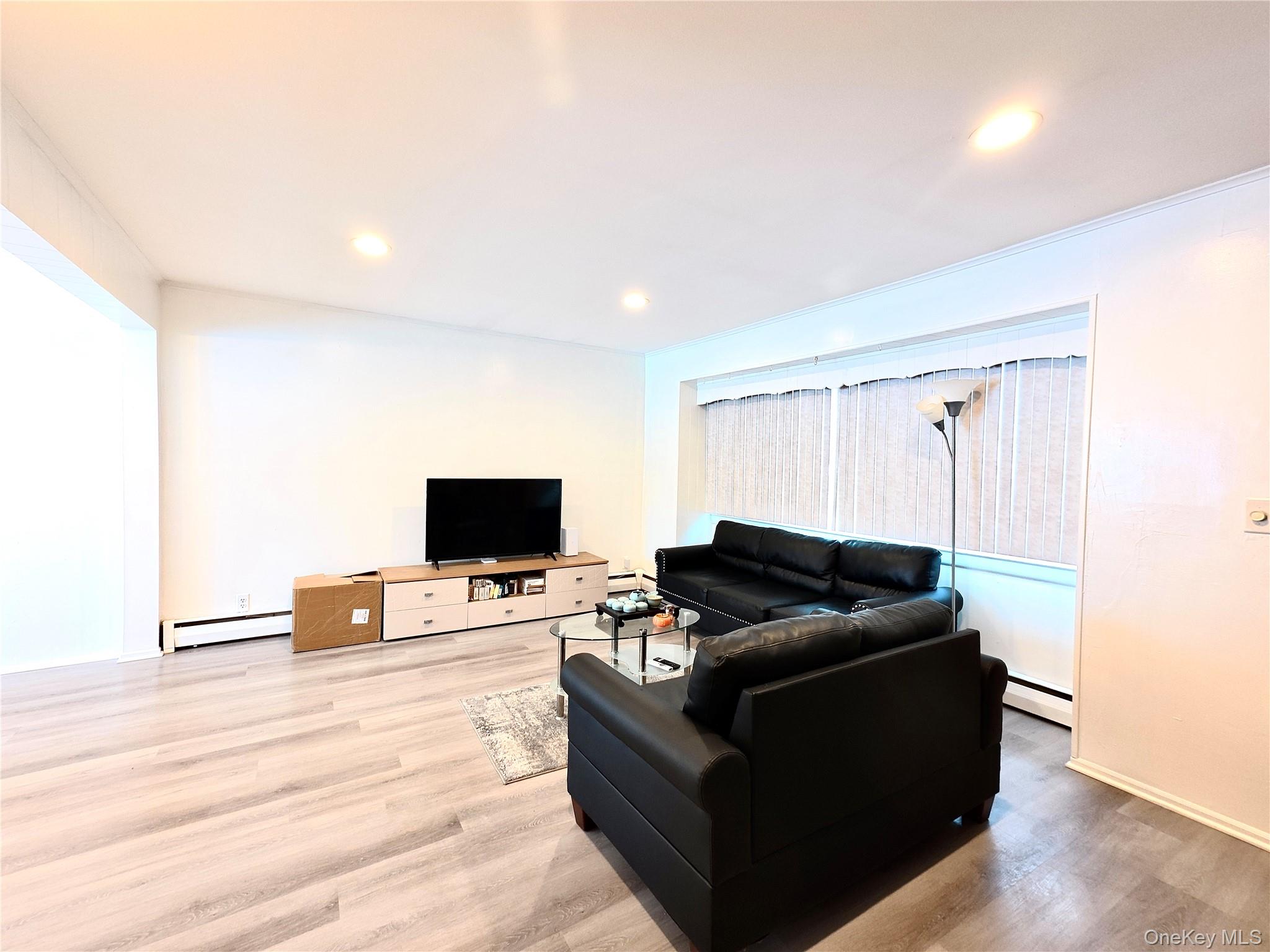 #5 photo, 10 Kings Park Road, Commack , NY 11725