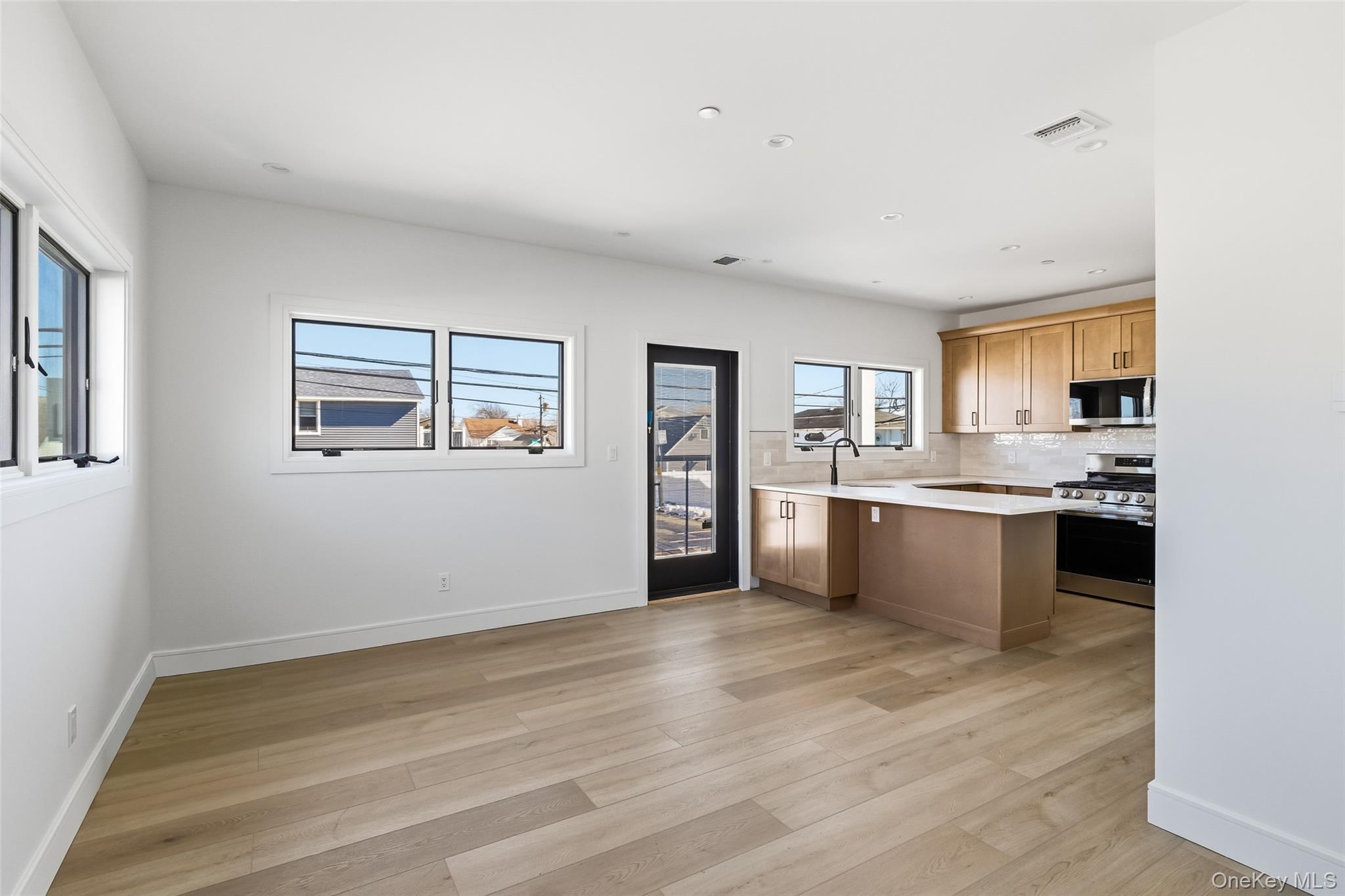 #4 photo, 56 Suffolk Road, ناسو Island Park , NY 11558