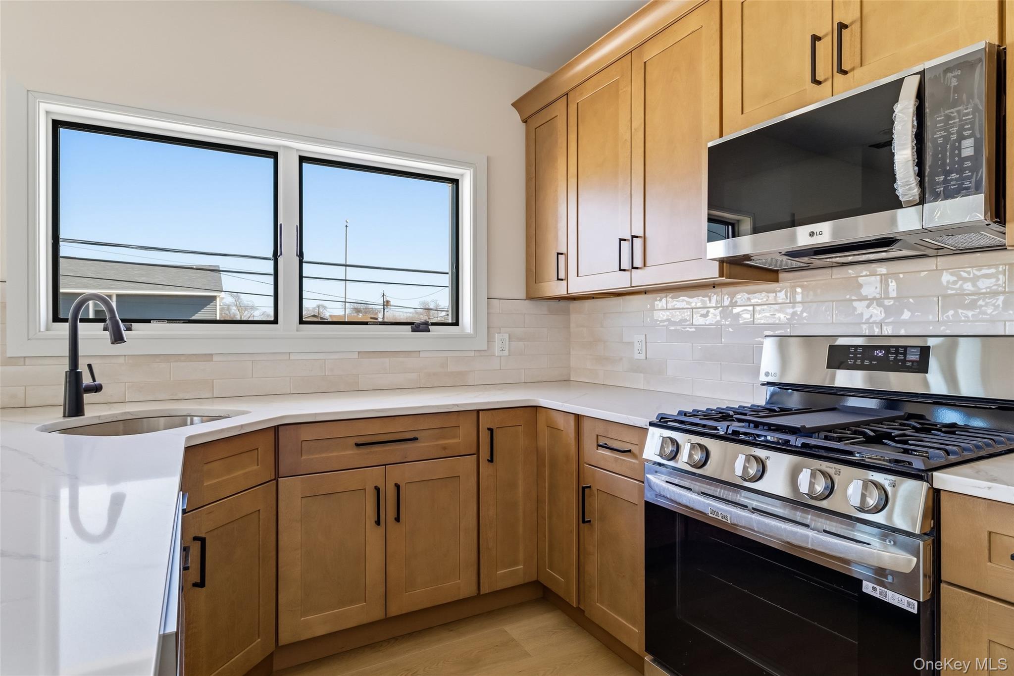 #7 photo, 56 Suffolk Road, ناسو Island Park , NY 11558