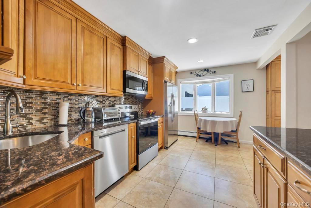 #3 photo, 436 8th Street, Саффолк ‖ Bohemia , NY 11716