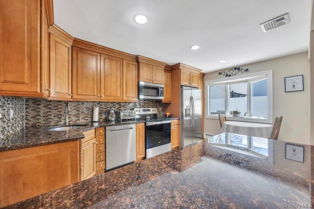 #5 photo, 436 8th Street, Саффолк ‖ Bohemia , NY 11716