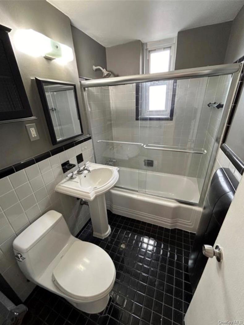 #13 photo, 220 Pelham Road, New Rochelle , NY 10805