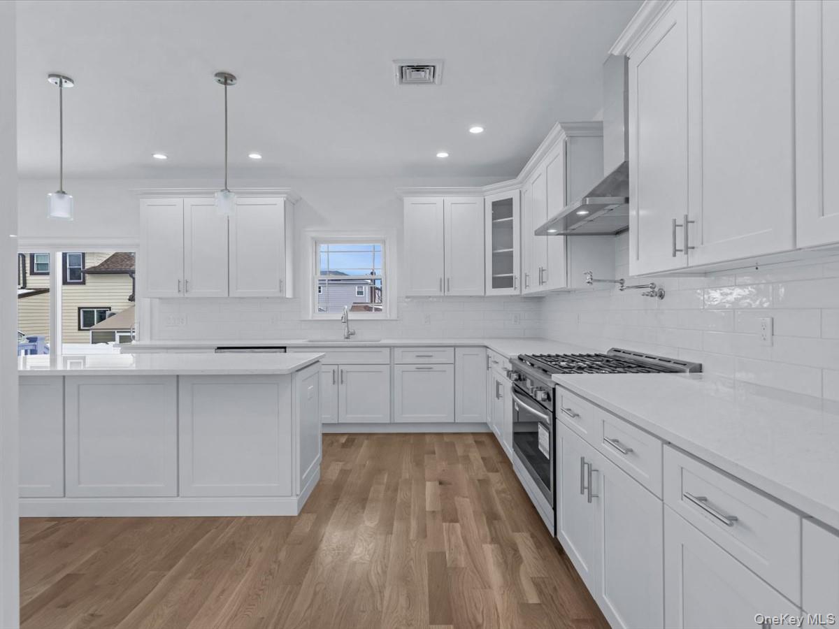 #7 photo, 42 Williamson Street, East Rockaway , NY 11518