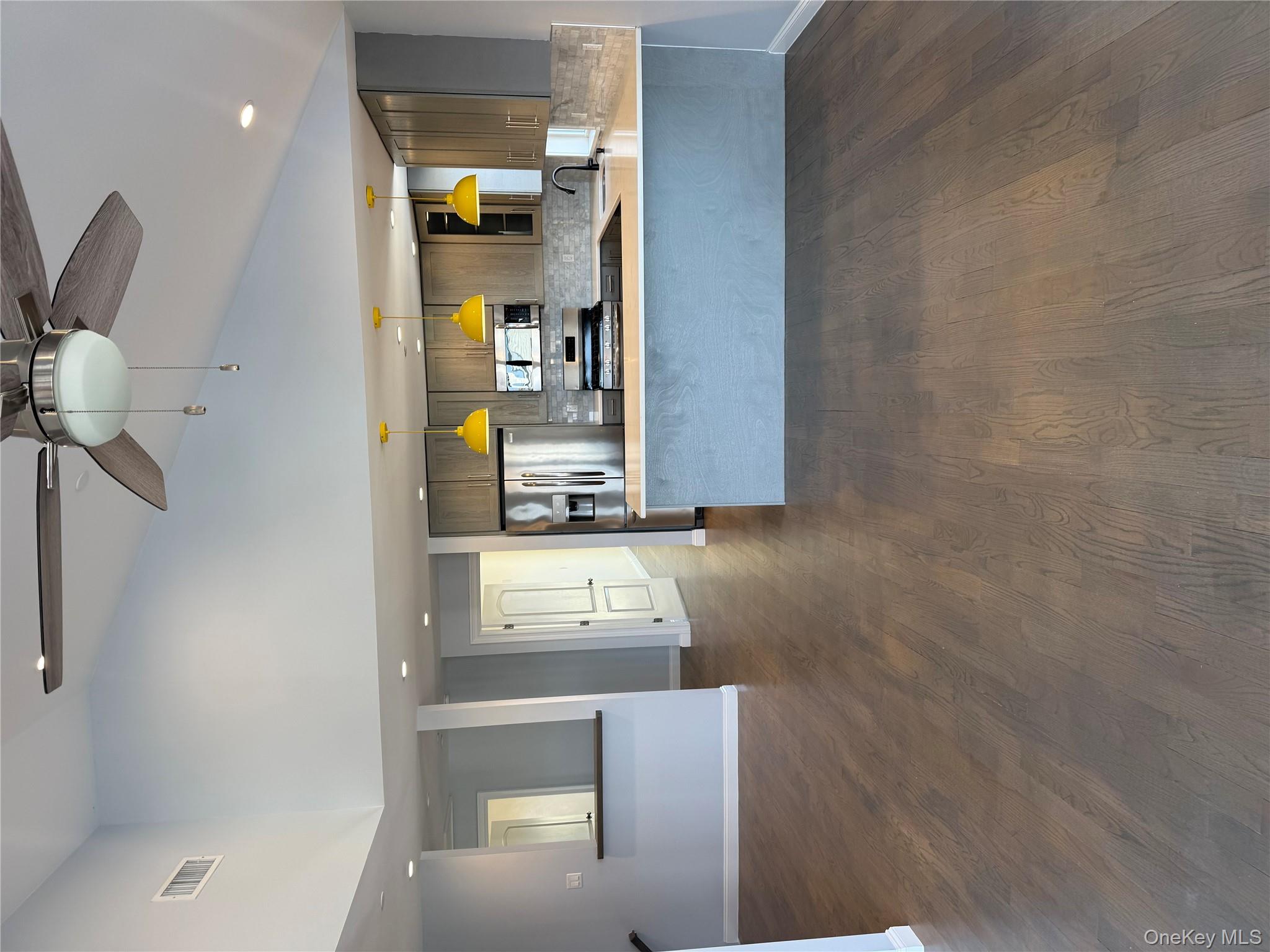 #2 photo, 90 E Hudson Street, नासाउ काउंटी Long Beach , NY 11561