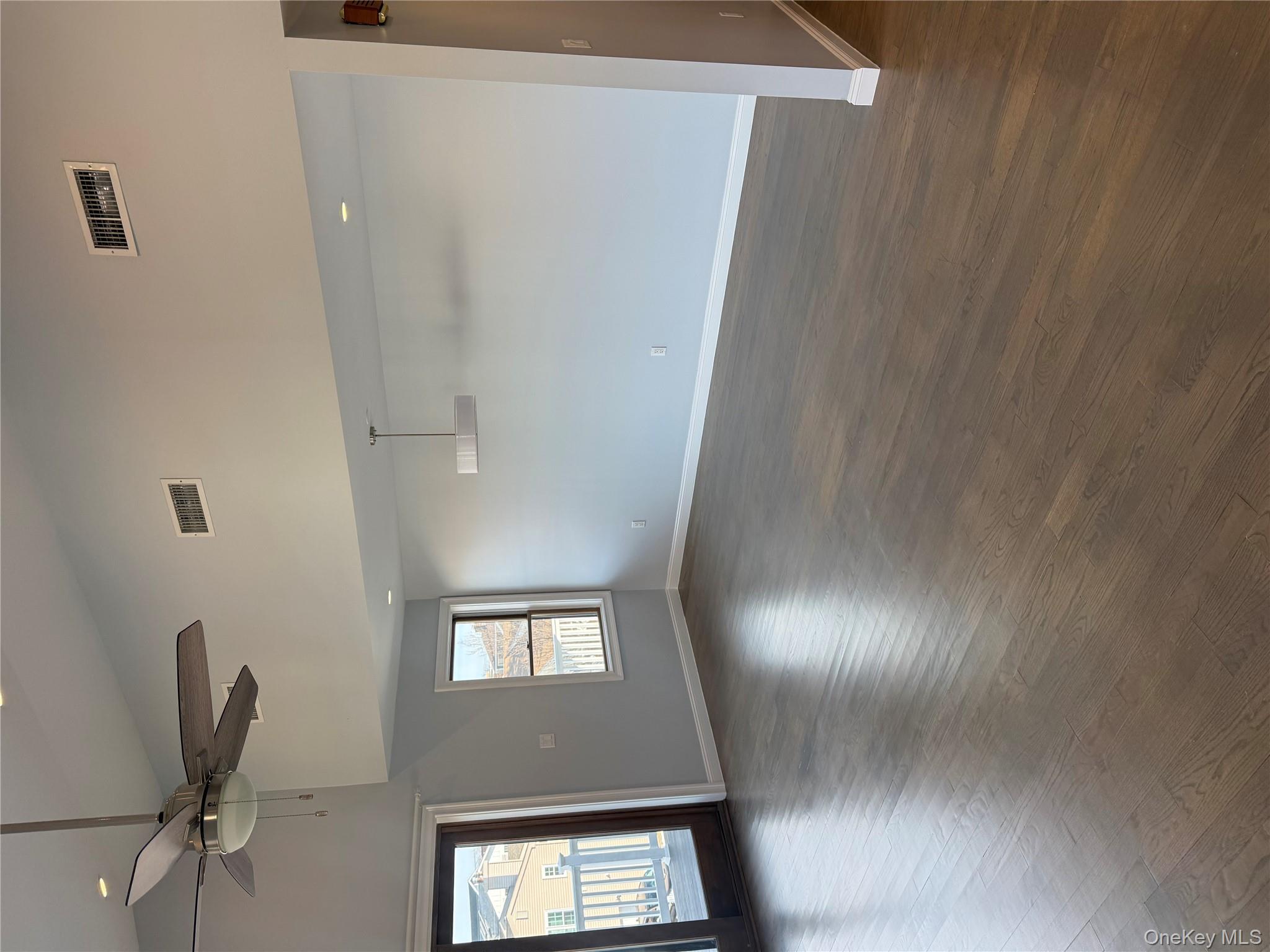 #3 photo, 90 E Hudson Street, नासाउ काउंटी Long Beach , NY 11561