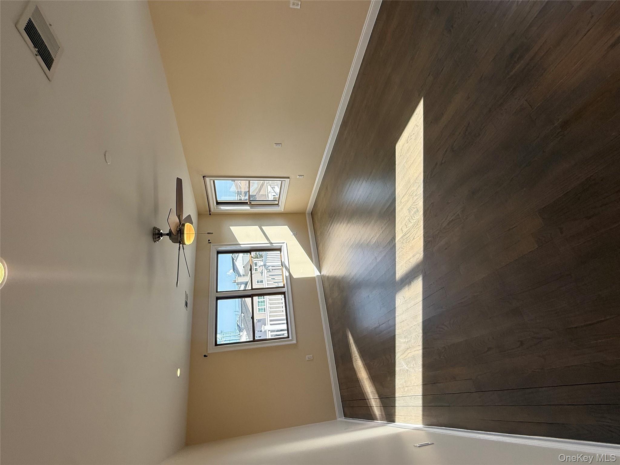 #4 photo, 90 E Hudson Street, नासाउ काउंटी Long Beach , NY 11561