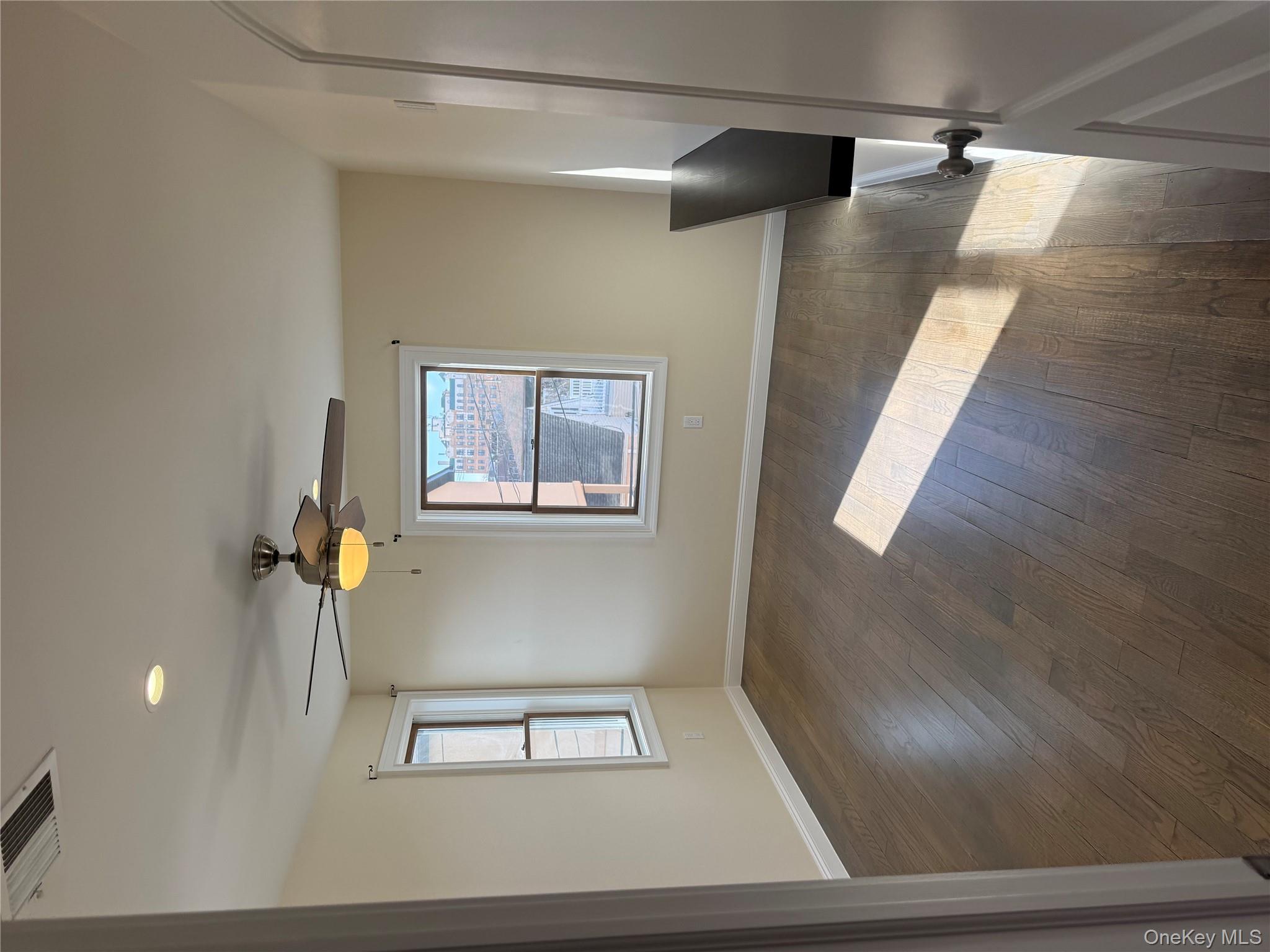 #7 photo, 90 E Hudson Street, नासाउ काउंटी Long Beach , NY 11561