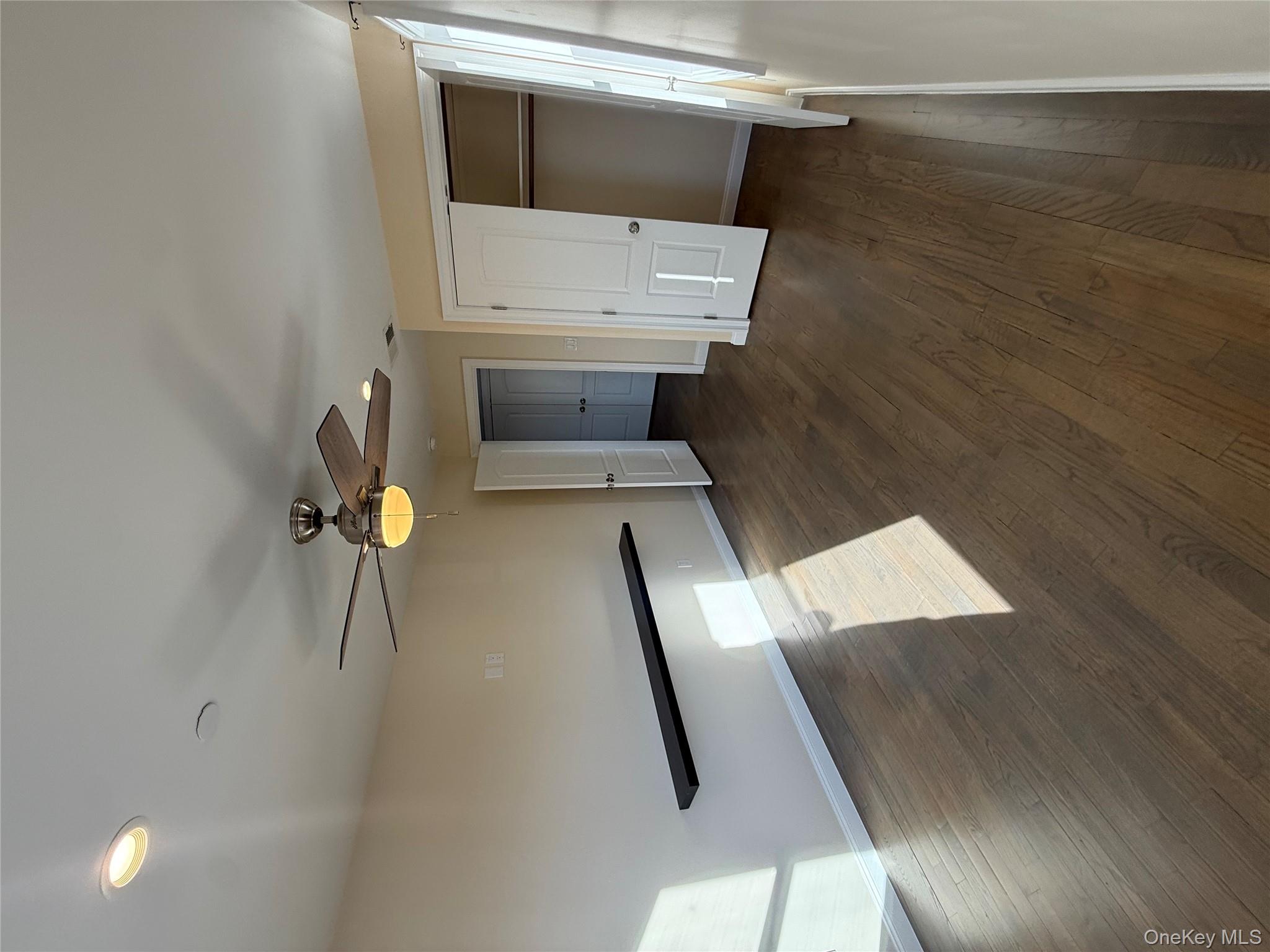 #8 photo, 90 E Hudson Street, नासाउ काउंटी Long Beach , NY 11561