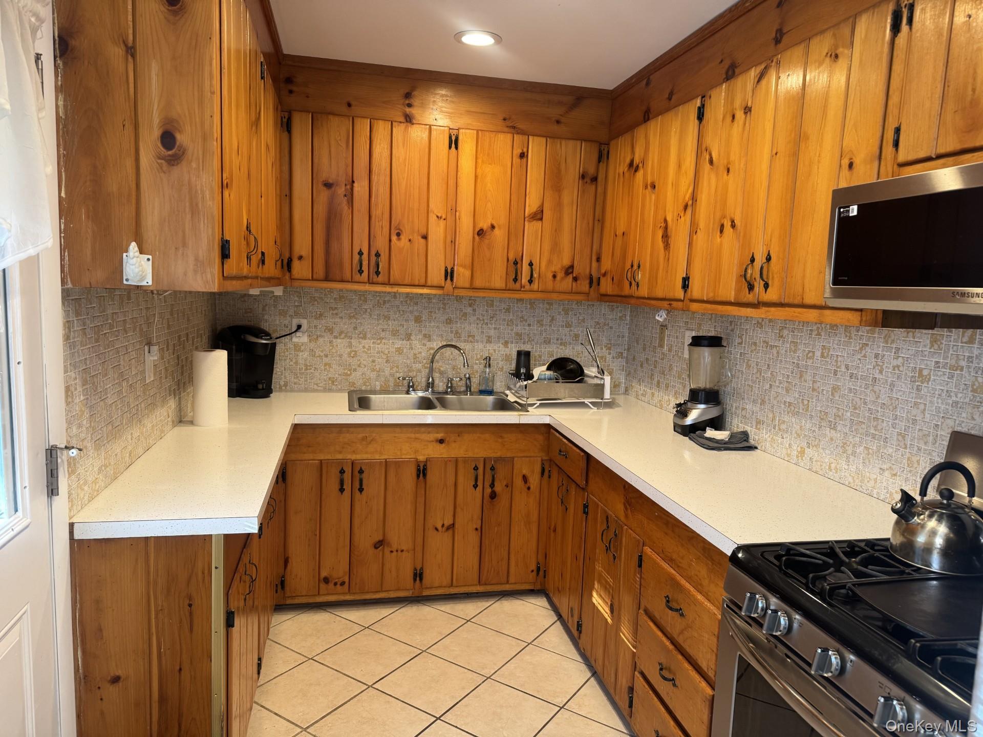 #4 photo, 1520 N Thompson Drive, Bay Shore , NY 11706