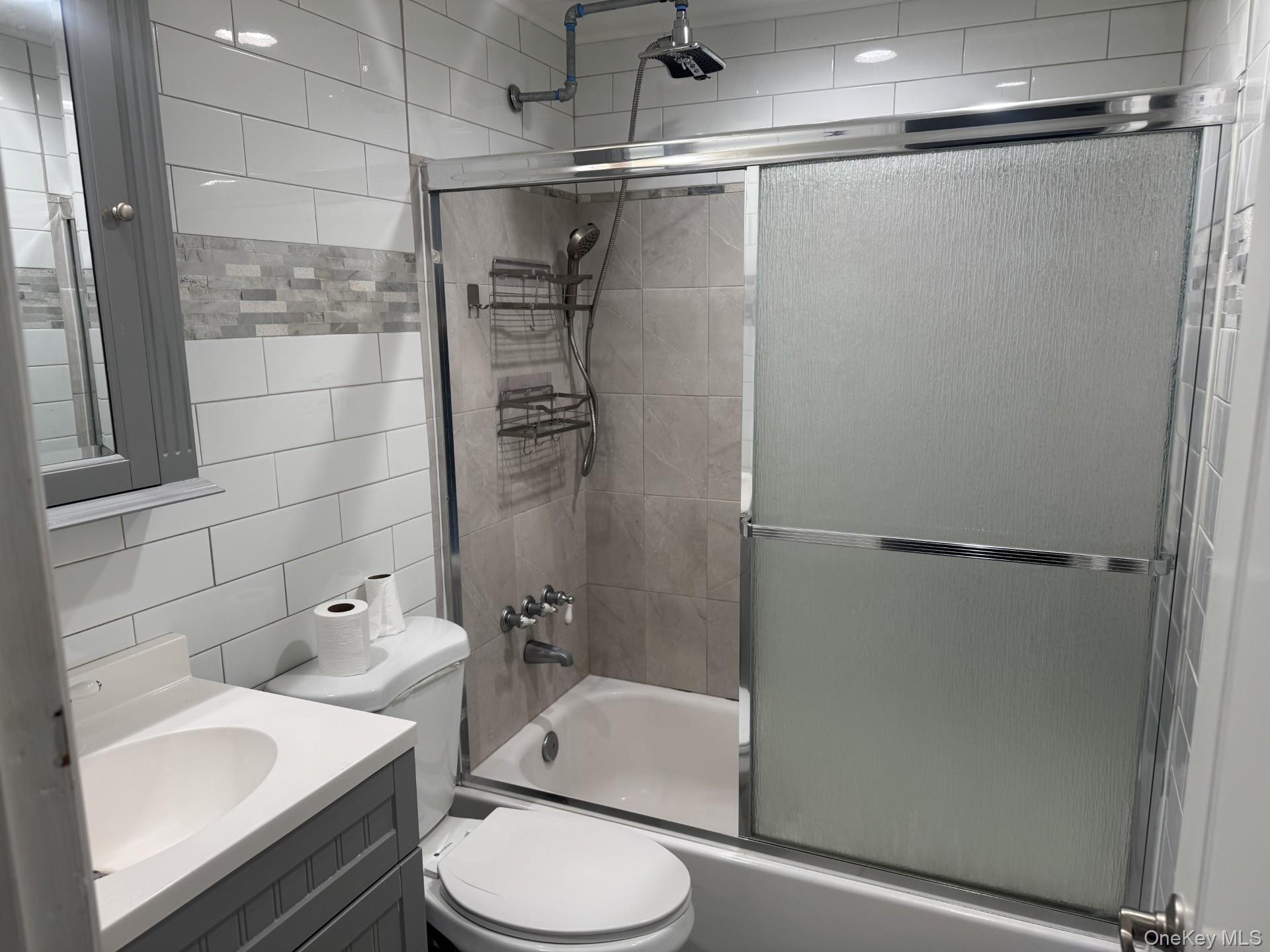 #8 photo, 1520 N Thompson Drive, Bay Shore , NY 11706