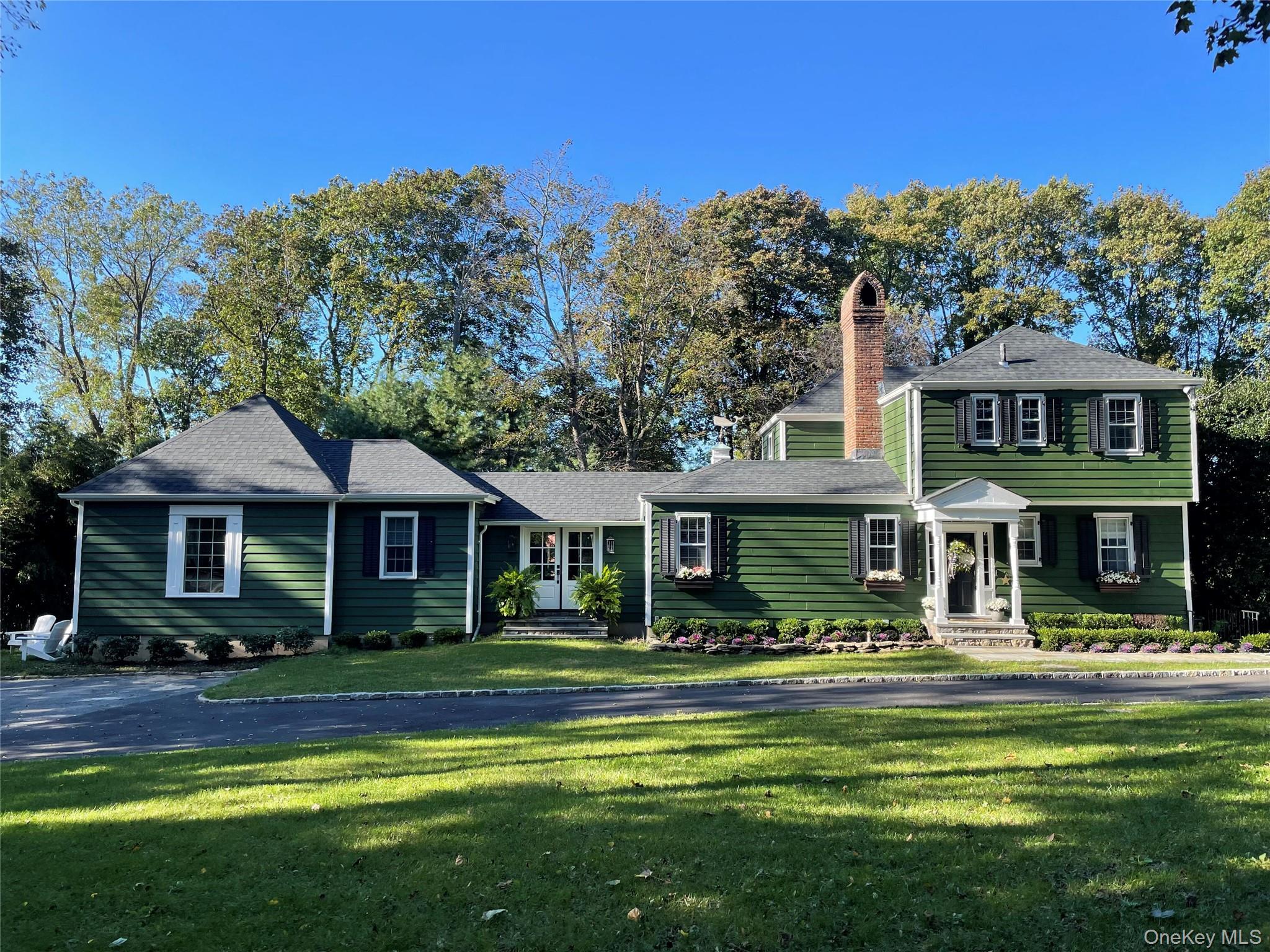 #1 photo, 5 Wendover Road, Setauket , NY 11733